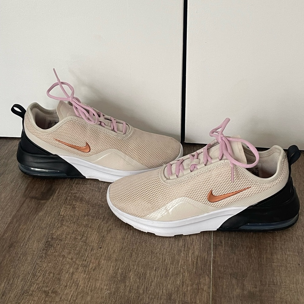 Nike Air Max Motion 2 sneakers